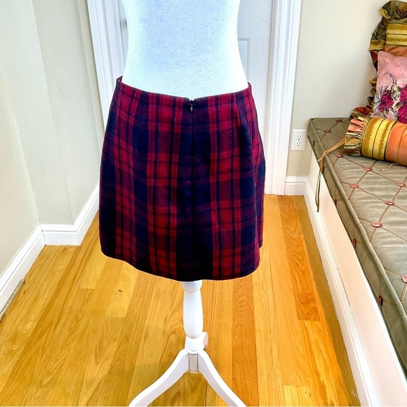 x Gap Mini Skirt in Plaid Wool Blend Red and Black Check with Zip Pockets (8) - Picture 4 of 8